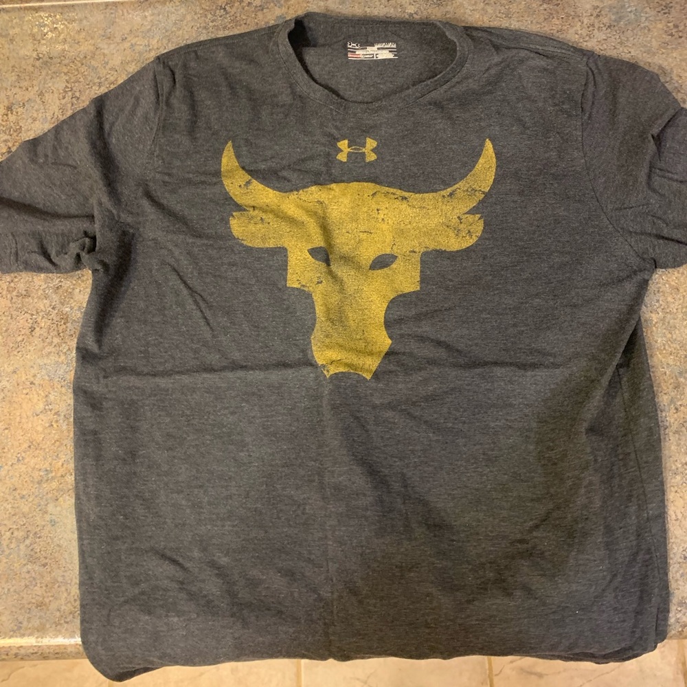 MENS UNDER ARMOR. T-Shirt